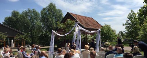 Aangezien het landgoed door de gemeente Oldambt is aangewezen als trouwlocatie is het mogelijk om op het landgoed zelf te trouwen.