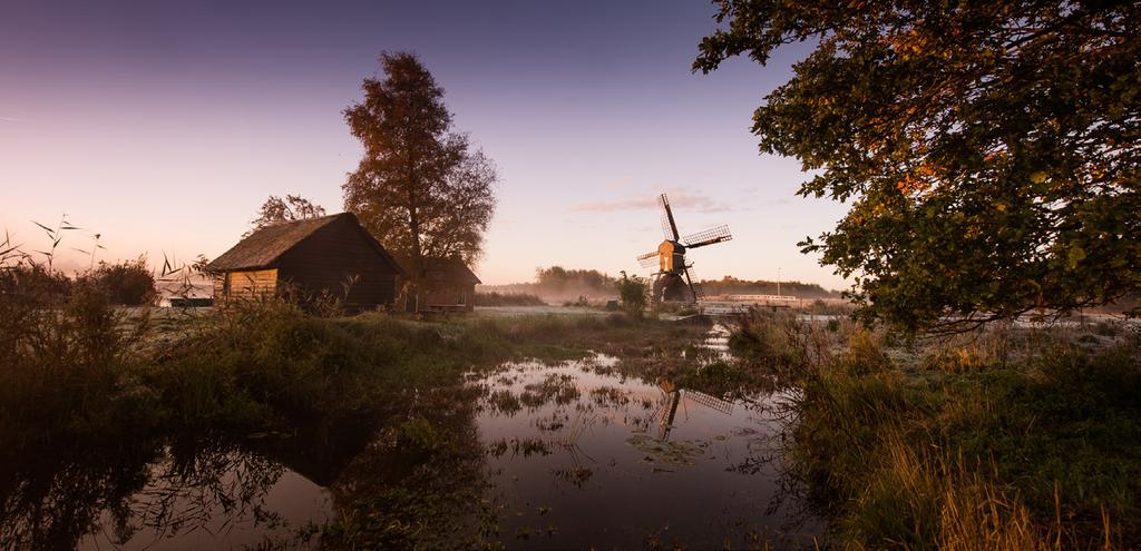 Voorbeelden van NP uitingen De uitingen van Nationaal Park Weerribben- Wieden zijn nauw verbonden met de huisstijl van het gebied, maar kunnen ook gebruik maken van elementen uit de landelijke