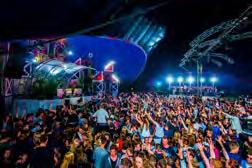 PRODUCTIE SHOW&EVENTS In totaal vonden zo n 40.000 festivalgangers hun weg naar het mooie terrein van Daydream Festival. Op vrijdag was de opzet met 8.
