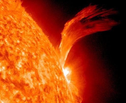 aan te komen met Poollicht als gevolg. Op 14 augustus produceerde zonnevlek 1093 de eerste protonstorm van de nieuwe zonnecyclus 24.