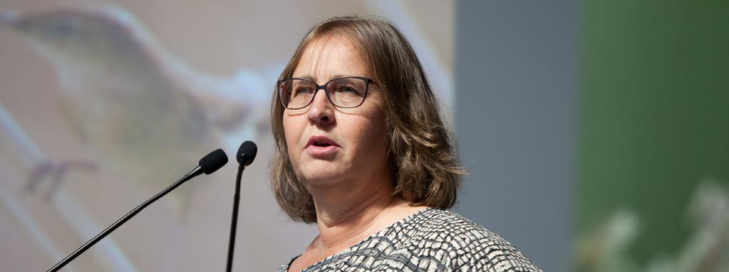 ontwikkeling+beheer natuurkwaliteit VERSLAG Symposium Successen en uitdagingen in het lage land 6 Insecten in laagveenmoerassen Waterbeheer bij natuurherstel Winnie Rip, van Waternet, schetst de