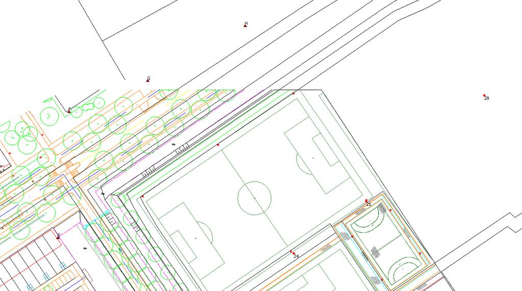 Figuur 6: Meetposities met overschrijdingen en bijbehorende lichtmasten, met zichtlijnen Voor het punt E geldt dat op de kopse kant van de woningen een geringe overschrijding van de grenswaarde