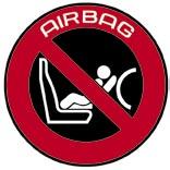 A I R B A G S Uitschakeling van de passagiersairbag Als u een kinderstoeltje met de rugleuning in de rijrichting op de passagiersstoel voorin plaatst, moet u de airbag voor de passagier uitschakelen.