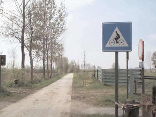 Ook kaarsrechte straten met één baanvak nodigen uit tot