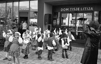 Slavnostni govorniki so bili direktorica doma, gospa Vida Lukač, župan občine Litija, gospod Franci Rokavec in predstavnik ministrstva za delo, družino, socialne zadeve in enake možnosti, direktor