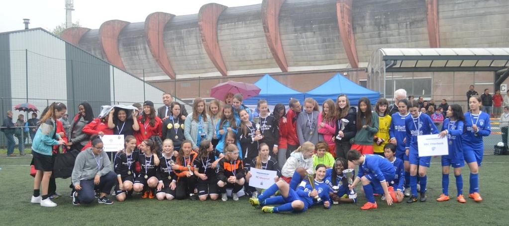 16/5 Vrouwenvoetbal promoveert in Molenbeek Z aterdag 16 mei.