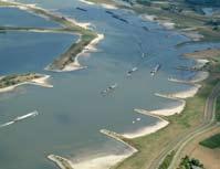 Staatssecretaris Tineke Huizinga met mogelijk toekomstige waterbeheerders van Nederland. Nederland is niet alleen de mooiste delta van de wereld, het is ook de veiligste.