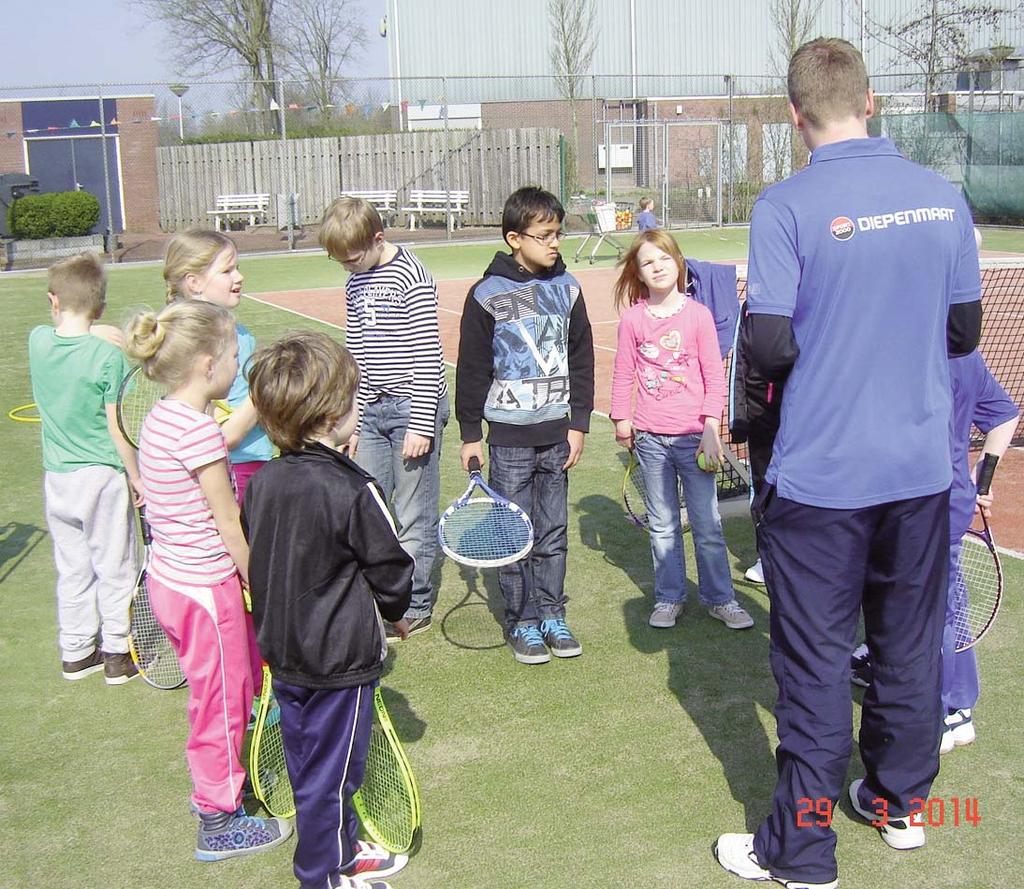 Tennisvereniging Stiens stelde haar park open om mensen op een originele manier te laten kennismaken met tennis.