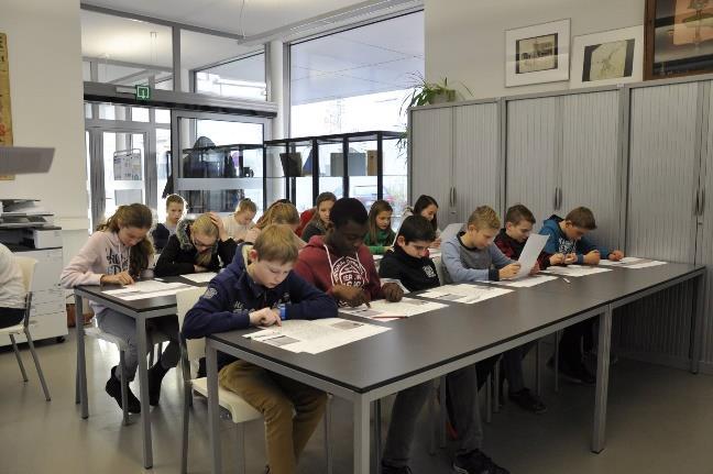 Educatieve werking Lessenreeks 1 e middelbaar Sint-Janscollege Poperinge (2016-2017) Intergenerationeel project leidde tot contact met leerkrachten Uitwerken lessenreeksen met