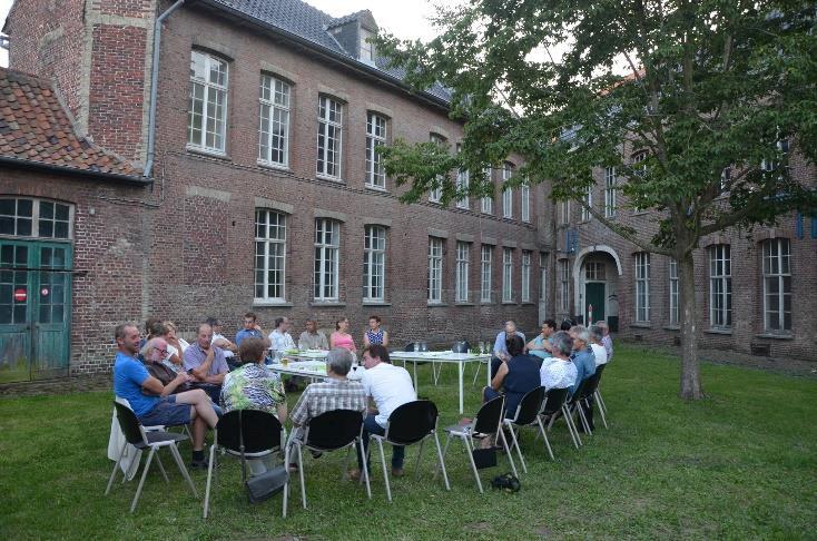 Vrijwilligers WESTHOEK verbeeldt Groep van 20 + 8 vrijwilligers, actief in Poperinge en Vleteren Relatie archiefdienst - vrijwilligers: Lokale coördinatie: secretariaat, budgetbeheer, vorming Ter