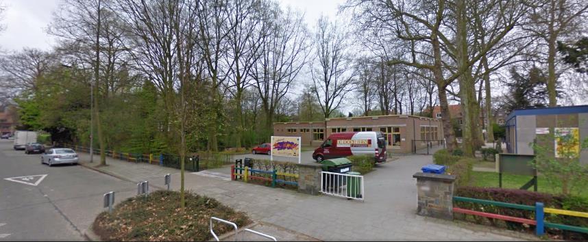 Groepen moeten wel vaak op pad op zoek naar groetere en avontuurlijke ruimte om te spelen. Schoolomgeving Theofiel Reynlaan School gelegen in en groene omgeving.