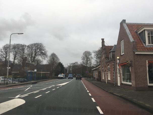 Vervolges (vanaf Bennebroek richting Heemstede) ligt aan de oostzijde van de weg een vrijliggend fietspad en aan de westzijde een fietsstrook.
