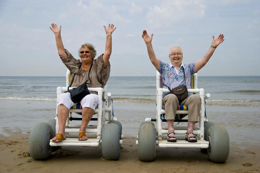 Het zomeruitje Jaarlijks organiseert het Ouderenfonds stranduitjes in o.a. Kijkduin, Petten, Domburg, Texel en Ameland en gaan wij met ouderen weer naar de zee.