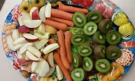 Schoolfruit Dit schooljaar mag De Driezwing weer meedoen met het EU-schoolfruit- en groenteprogramma. De kern hiervan is het gezamenlijk eten van groenten en fruit in de klas.