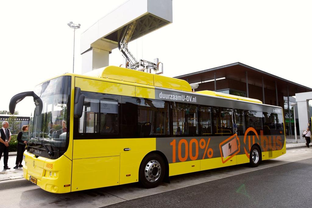 Figuur 6: Nieuwe elektrische bus bij oplaadpunt in Overvecht Bron: Utrecht, 2017 Experimenteren met consultatie op vervoerplannen Vanwege de impact van ontwikkelingen in Utrecht, zoals het