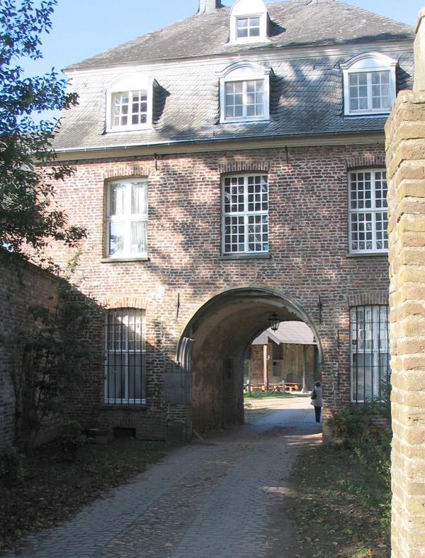 Poortgebouw Klooster Gravendaal.