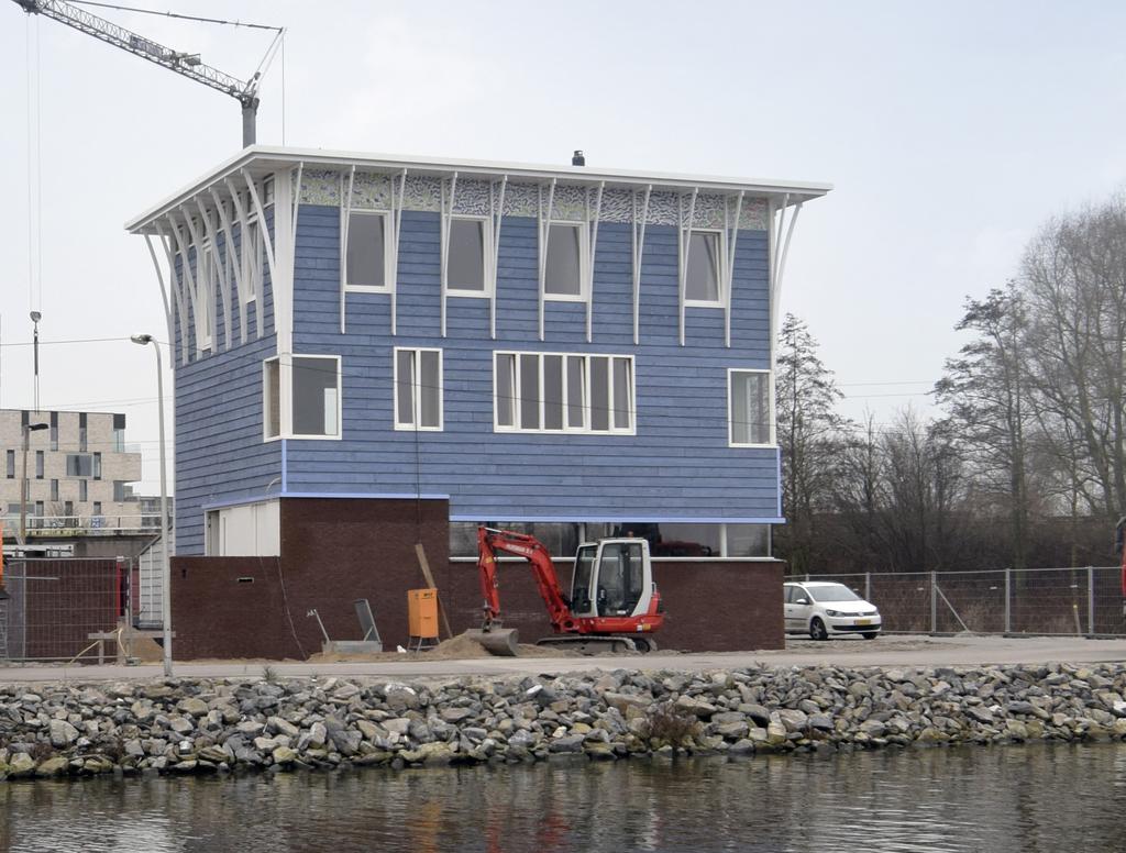 Het Blauwe Huis Resultaat De bouw is inmiddels ver gevorderd. Half december is het huis uit de steigers gekomen. Nu gaat de afbouw beginnen.