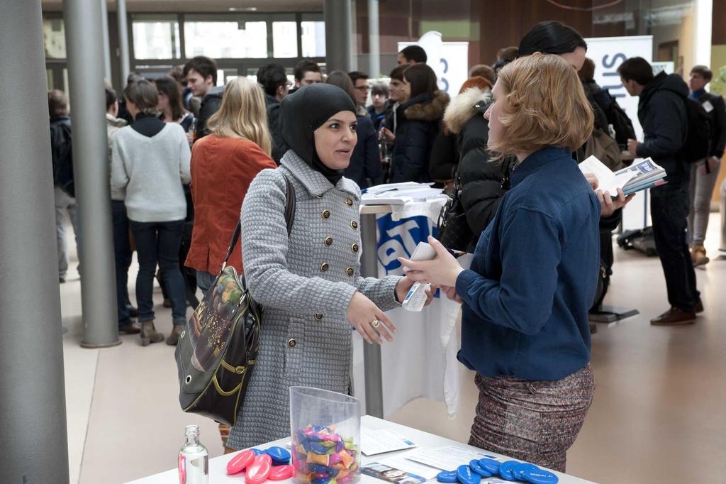 Inschrijven STAP 1: WEBREGISTRATIE Online registreren via HOGENT.