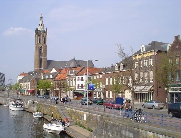 Algemene informatie: In het midden van de provincie Limburg, op een steenworp afstand van de Belgische en Duitse grens, ligt de statige stad Roermond met totaal circa 55.000 inwoners.