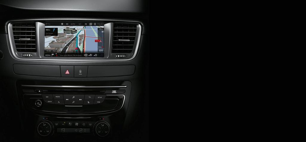 PEUGEOT CONNECT 3D NAV MET SPRAAKSTURING De PEUGEOT 508 communiceert met de buitenwereld. Dankzij de Connected services van het geïntegreerde navigatiesysteem Peugeot Connect 3D Nav.