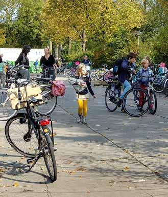 klas had met zowel veel vluchtelingen als witte Nederlanders, en geen van beide groepen fietsten. In Rotterdam Zuid zie je ook dat het niet-fietsen wordt overgenomen door witte kinderen.