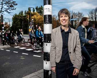 foto: TU Delft / Frank Auperlé Winnie Daamen is Associate Professor aan de TU Delft. Ze richt zich onder meer op het modelleren en simuleren van voetgangers- en voertuigstromen.