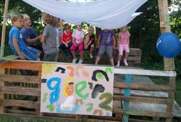 Willem: Nee hoor, hij liep gewoon los. VOOR DE OUDERS DIE MORGEN RIJDEN NAAR EKENSTEIN EKENSTEIN - Morgenmiddag beginnen de kinderen van de jongste groepen (1 t/m 6) om 13.00 uur.