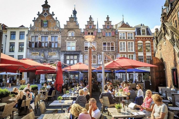 1. Aanleiding De toeristische wereld is enorm in beweging. Er zijn volop kansen in onze mooie provincie. Gelderland zo goed mogelijk beleven is goed voor de economie en voorzieningen.
