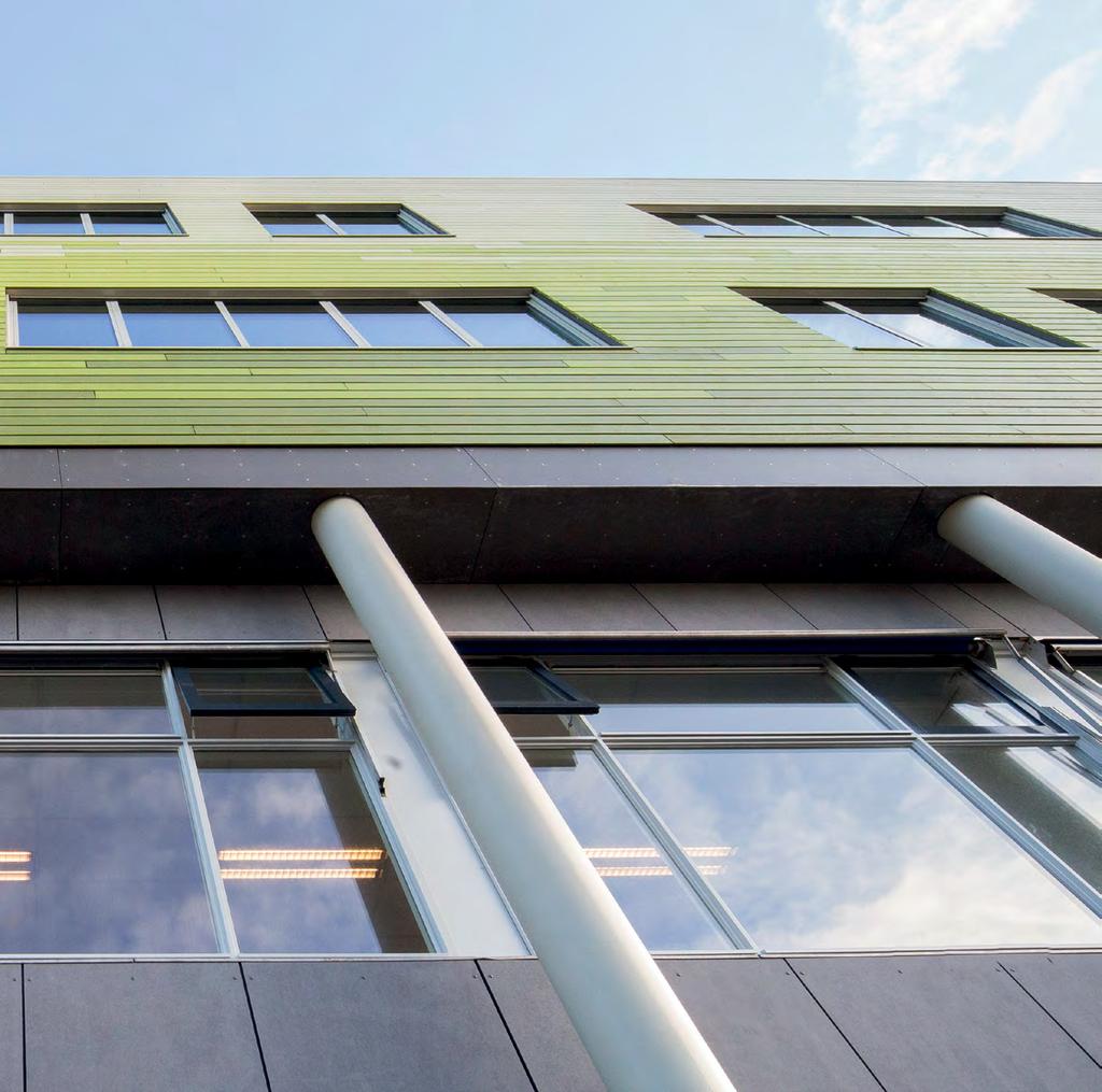 Dankzij een vrolijk groengekleurde optopping van twee etages kan het Nordwin College in Sneek voortaan haar vmbo- en mbogroenopleidingen op één
