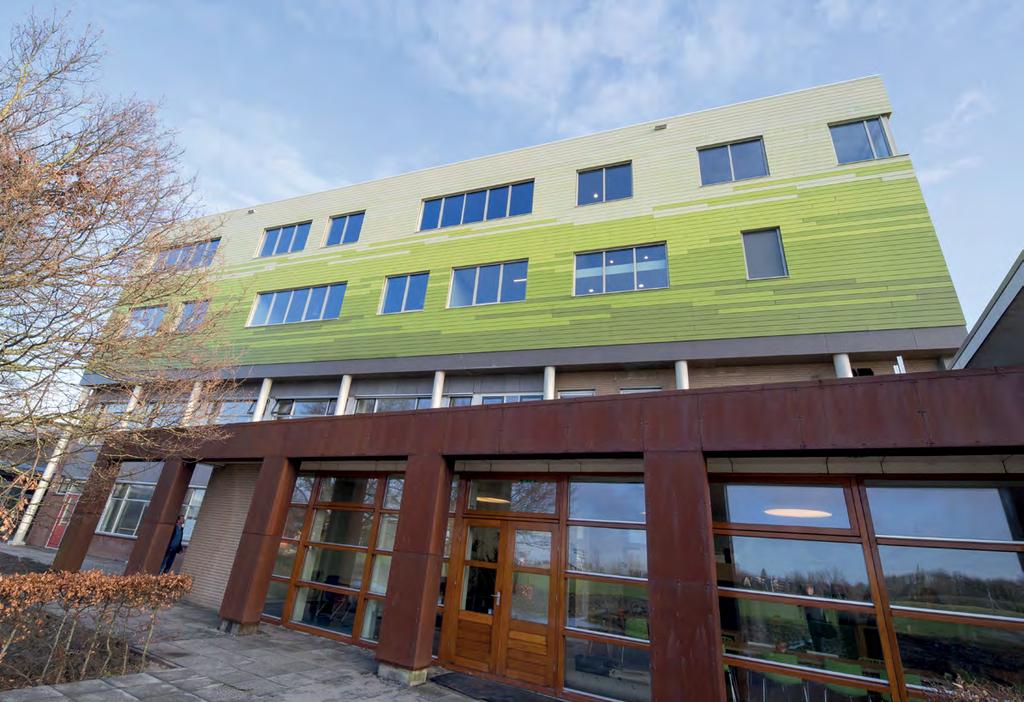 Het voorlopig ontwerp voor de uitbreiding een blok van twee verdiepingen op het centrale deel van de school aan De Harste werd gemaakt door AchterboschZantman architecten.