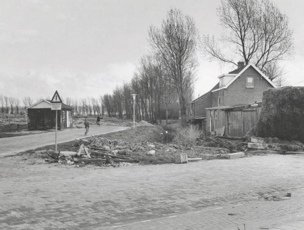 Vanaf 1970 werd het gebied in gebruik genomen voor woningbouw. Hiervoor werden verschillende straten, waaronder de Iepenlaan aangelegd (afb. 6)