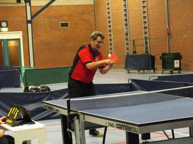 Met de gamestanden 7-11, 11-6, 11-9, 11-9 trokken ons Hellevoetse koppel de winst naar zich toe en gingen de mannen met een 2-1 voorsprong de pauze in.