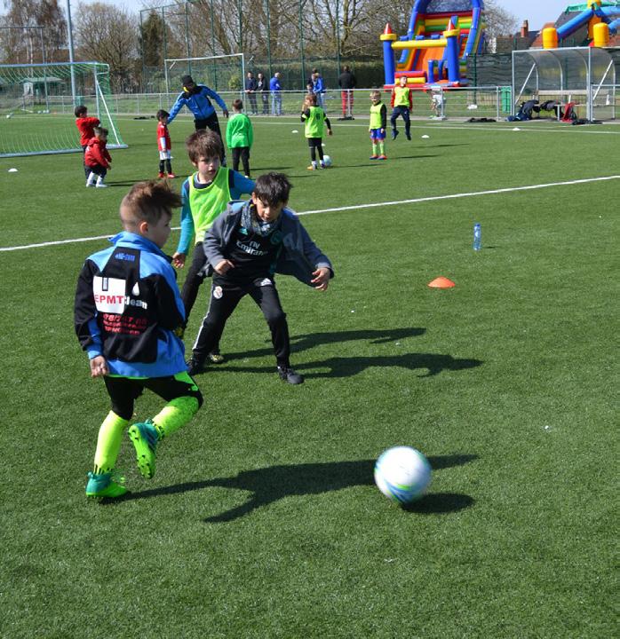 VERENIGINGEN VOETBALSTAGES KV ZUUN elke schoolvakantie, elke week Uw kind kan zijn voetbaldroom beleven tijdens de stage van KV Zuun.