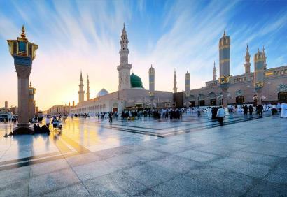 Op de 2de dag van de maand Ramadan in het jaar 610 na Christus kwamen de voorspellingen van de christelijke Bahîra uit. De aartsengel Djibriel kwam bij Mohammed (s.a.w.) en vertelde hem dat hij de "boodschapper van Allah" was.