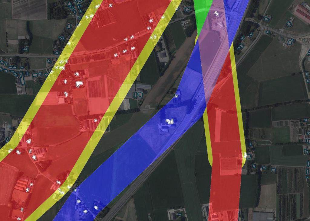 Midden, de situatie zoals die (in principe) wordt beschreven in het MER: tracé Paars zou in dit gebied acht gevoelige bestemmingen raken. Zeven nieuwe (wit) en één bestaande (geel).