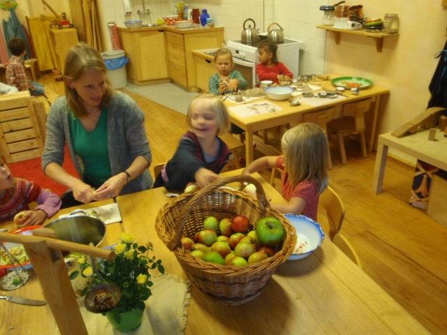 Hij wórdt de boer en de bakker. In de derde klas komen de ambachten terug. De kinderen bezoeken een molen waar ze het graan gemalen zien worden.