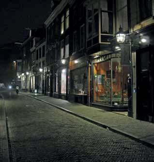 Veel deelnemers aan het planproces hebben de wens uitgesproken om straatverlichting hangend aan spandraden en/of aan de gevels te bevestigen.