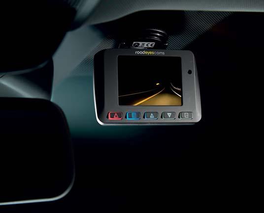 Sensoren registeren alle obstakels voor en achter de auto. Waarschuwing gaat via een geluidssignaal dat ook uitgeschakeld kan worden.