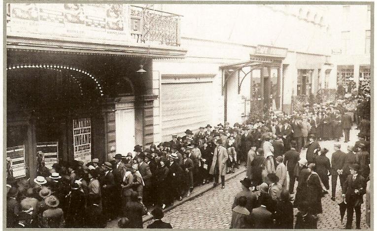Werd tevens cinéma van 1916 tot 1920. In het amfithéater werd een projectiedoek neergelaten en kon men naar films kijken. Het gebouw brandde uit in 1920.