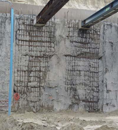 Belangrijke eisen tav stortklaar beton Hoge vloeibaarheid beton wordt niet/nauwelijks extern verdicht afhankelijk van de uitvoering kan beton hoog opgestuwd worden Hoge 'passing ability' beton moet