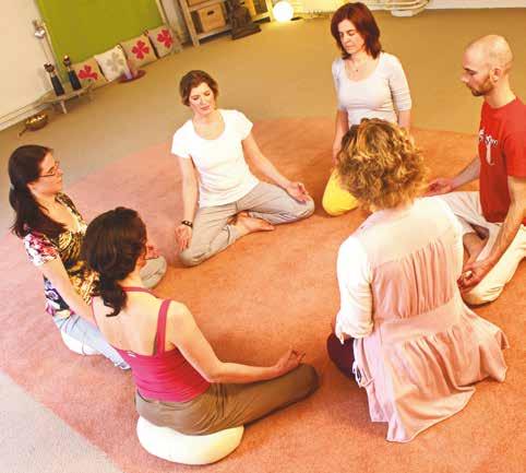Docentschap Lesgeven aan zelfgekozen oefengroep onder supervisie Opbouw van yogales en lesprogramma Inspreken, woordkeuze en dialoog met cursisten Ontdekken van eigenheid en specifieke kwaliteiten in