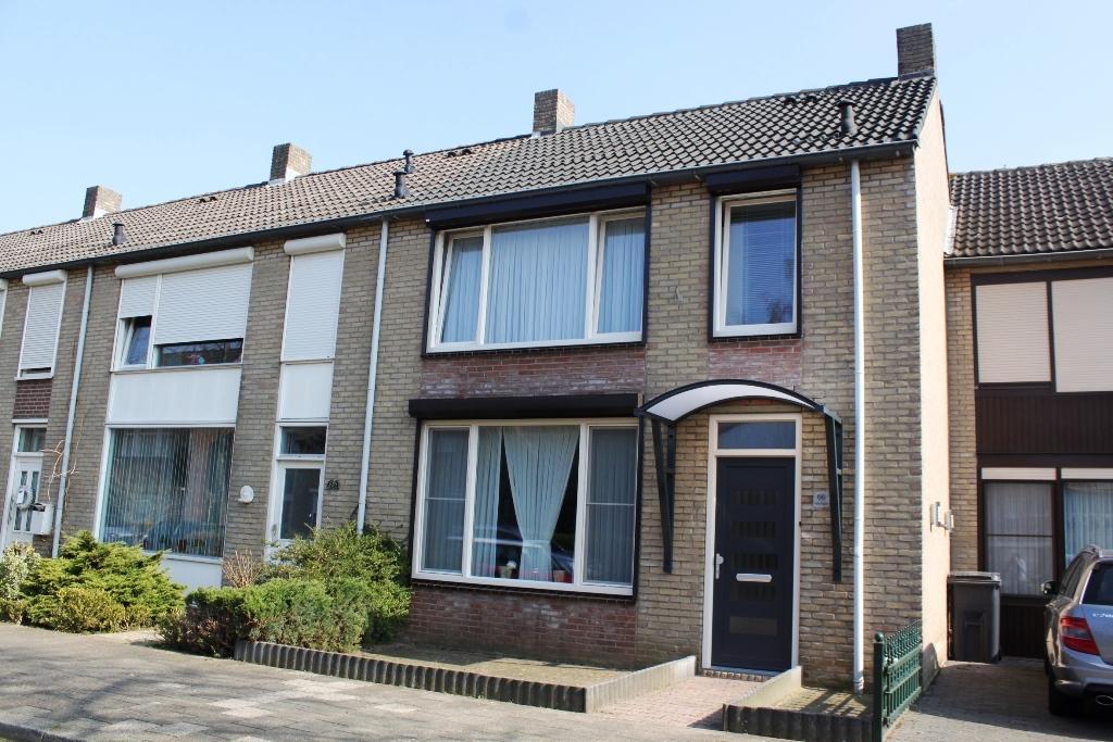 k. Op loopafstand van het centrum van Blerick, ruime geschakelde woning met onder meer 4 slaapkamers, moderne badkamer, en een