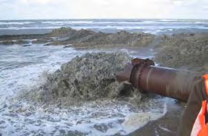 De haven wordt te klein voor alle schepen die goederen in- en uitvoeren. Daarom is er uitbreiding nodig: Maasvlakte 2.