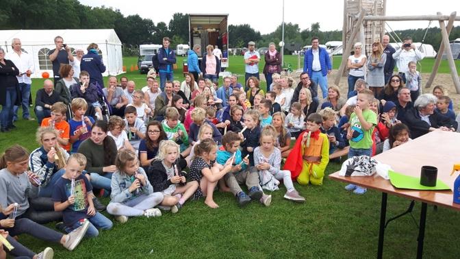 Omdat het ouderenkamp er soms ook s avonds op uit gaat moet er goede verlichting op de fiets zitten. De remmen moeten het goed doen, er moeten banden op zitten met voldoende profiel, enz.