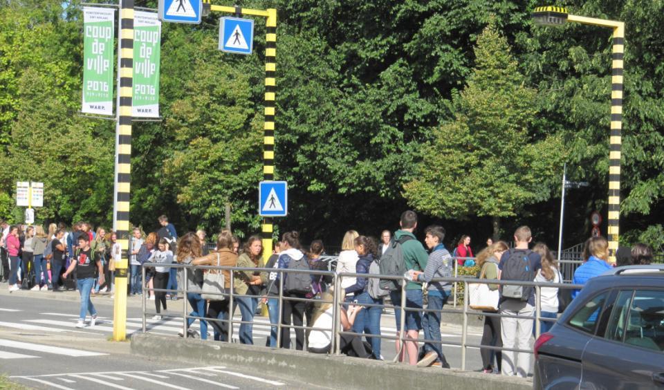 Bushalte aan hoofdingang AZ Nikolaas :