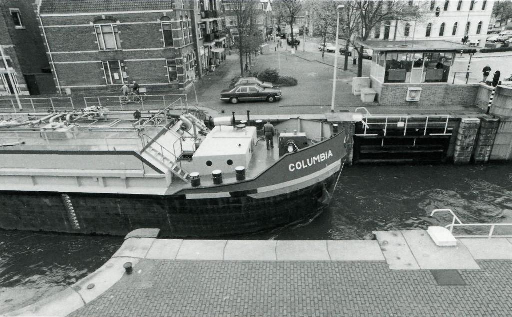 diepte (3,20 meter); Bruggen in de Zaan belemmeren de doorvaart als gevolg van een beperkte breedte en waterdiepte.