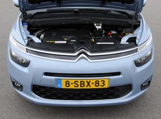 Specificaties Citroën Grand C4 Picasso BlueHDi 150 Shine Maten en gewichten Lengte x breedte x hoogte Wielbasis 460 x 183 x 164 cm 284 cm Gewicht Aanhanger Aanhanger geremd 1.505 kg 750 kg 1.