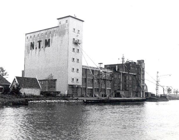 Inleiding Aan de noordzijde van het Noordhollands kanaal ligt een voormalig bedrijventerrein dat binnen een aantal jaren zal worden ontwikkeld als woongebied.