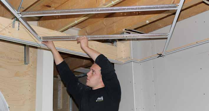 Er zouden nog meer jonge monteurs de officiële opleiding tot plafond- en wandmonteur moeten volgen!