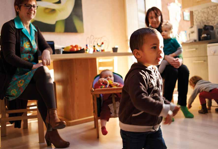 Samen leven ouders als partner in de opvoeding van hun kind De opvang staat niet enkel open voor ouders, maar heeft hen ook nodig. De ouders zijn de eerste en belangrijkste opvoeders van hun kind.